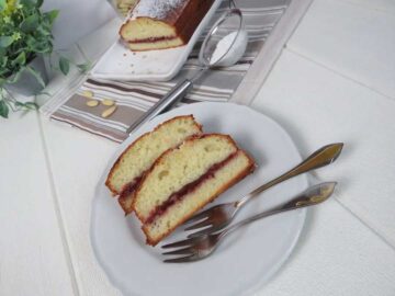 Plumcake allo yogurt con marmellata: morbido e irresistibile!