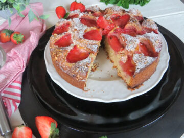 Torta soffice alle fragole: morbida, profumata e irresistibilmente golosa!