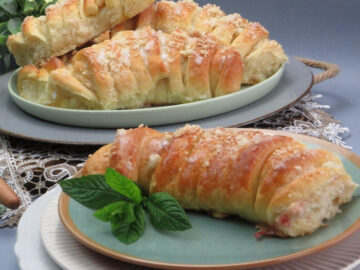 Brioches con Ricotta e Frutta Fresca: la Ricetta Facile per una Colazione Golosa