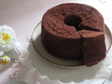 Chiffon cake al cioccolato: soffice e golosissima