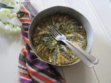 Alici in tortiera gratinate: Ricetta facilissima