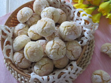 Biscotti al limone morbidi e profumati: Ricetta semplice
