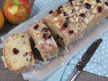 Plumcake alle mele e mirtilli rossi: soffice, profumato e irresistibile