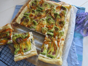 Torta salata con fiori di zucca: Ricetta facile e veloce