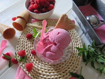 Gelato ai lamponi: la Ricetta velocissima con gelatiera!