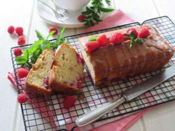 Plumcake ai lamponi soffice e senza burro: Ricetta velocissima!