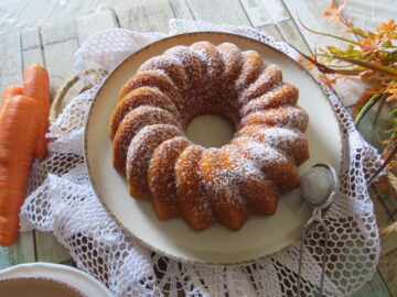 Torta di carote soffice e profumata: ricetta facile e veloce