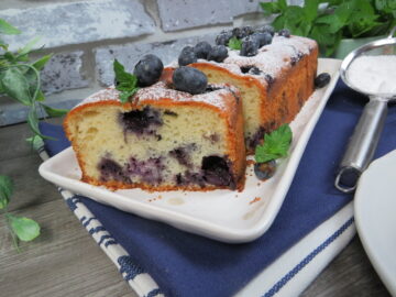 Plumcake ai mirtilli: il dolce soffice perfetto per ogni momento della giornata