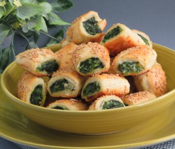 Rustici di pasta sfoglia ripieni ricotta e spinaci: ricetta veloce