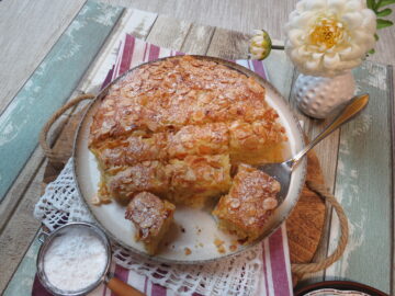 Torta semolino e cocco: morbida, profumata e golosa