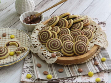 Biscotti girandola: ricetta facilissima per fare i biscotti vaniglia e cacao