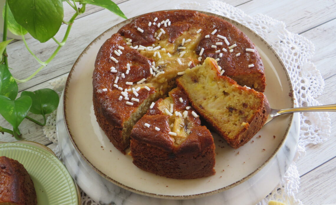 Torta di banane e gocce di cioccolato: ricetta facile – dolcEsalato