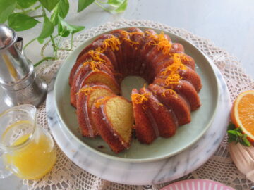 Ciambella all'arancia, soffice e profumata